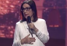 Ehrung in Berlin: Nana Mouskouri erhält Verdienstorden